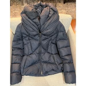 ADD Navy Puffer size US 8.  Good Condition
